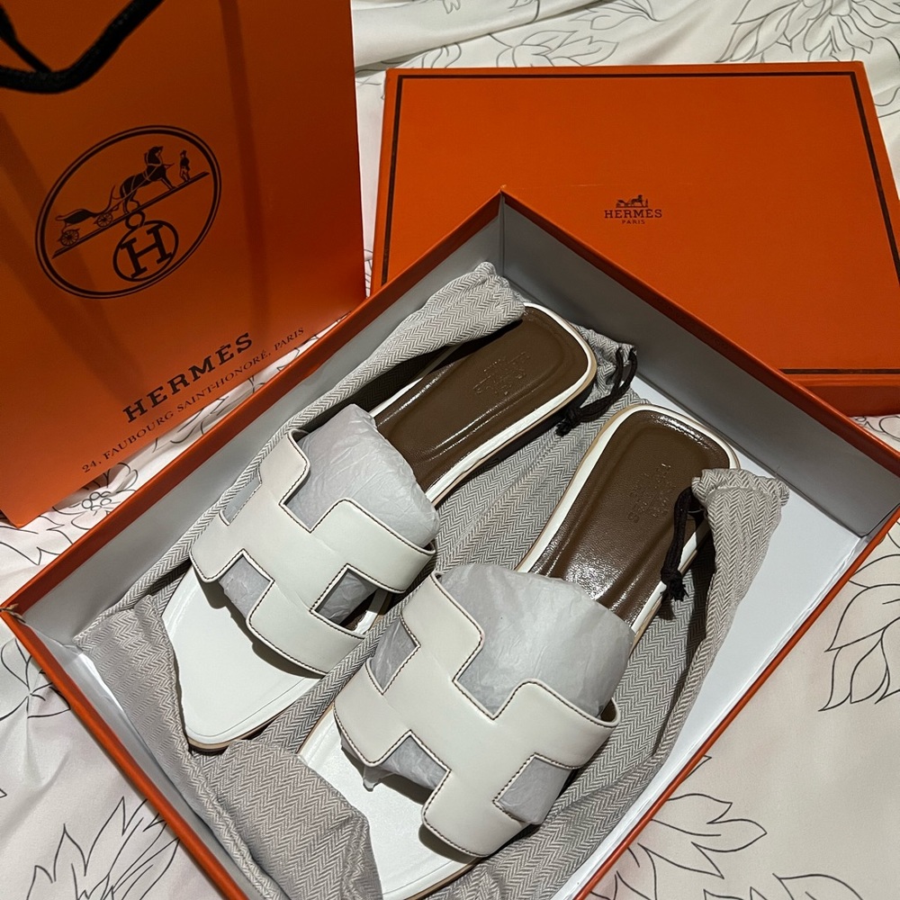 Hermes white leather sandals, size 39